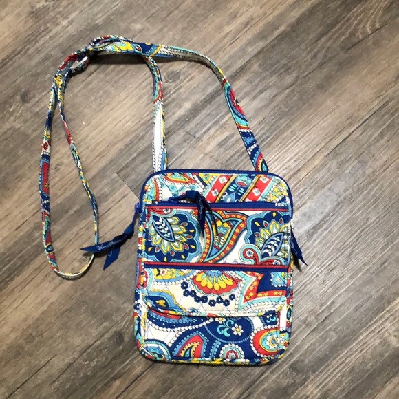 Vera Bradley Handbags - Vera Bradley Floral Crossover Bag EUC